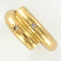 Ring med diamanter, totalt 0,02ct, stl 17¼, bredd 4-8mm, 18K Vikt: 7,2 g