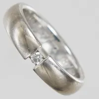 Ring, diamant 1 x ca 0,07ct, gravyr, Ø18½, Schalin, vitguld, 18K Vikt: 9,5 g