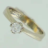 Ring med briljantslipad diamant ca 0,19ct, TW(G)/SI, stl 15, Kaplan Safir, år 1975, vitguld 18K Vikt: 2,7 g