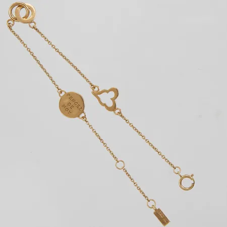 Armband, "Mini love bracelet", med kärleksbudskap "Pendez de moy, amor, vincit, omnia" design Efva Attling, längd 17-19cm, bredd: 1mm, låset stänger ej perfekt, 18K Vikt: 5,3 g