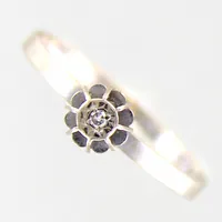 Ring med diamant ca 0,01ct, stl 17¼, bredd 2-5mm, vitguld, GFAB, 18K  Vikt: 1,3 g