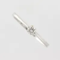 Ring med diamant 0,10ct, stjärnring, stl 17¼mm, bredd skena 2,2mm, 18k vitguld  Vikt: 1,8 g