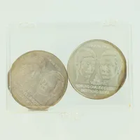 2st silvermynt, Ø36mm, Det kungliga bröllopet 1976, KONUNG·CARL·XVI·GUSTAF/ DROTTNING·SILVIA/19·JUNI·1976, nominellt värde 50 kronor, finhalt 925/1000 Vikt: 54 g