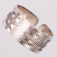 Ring, mönster, regelbar storlek, bredd 9mm, silver 925/1000  Vikt: 3,3 g