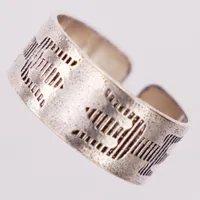 Ring, mönster, regelbar storlek, bredd 9mm, silver 925/1000 Vikt: 3,7 g