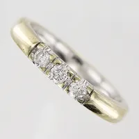 Ring, diamanter 3 x ca 0,05ct, stl 17, bredd 3mm, vitguld, 14K Vikt: 4,1 g