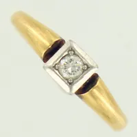 Ring med briljantslipad diamant ca 0,12ct, Ahlen & Samuelson, Stockholm, år 1980, stl 19½, bredd 2-5mm. 18K   Vikt: 3,6 g