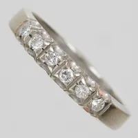 Ring, diamanter 6 x ca. 0,03ct, Ø18, bredd: 3,5mm, vitguld, 18K Vikt: 4,5 g