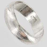 Ring, stl: 16¾, bredd: ca 0,5cm, 925/1000, silver Vikt: 1,9 g