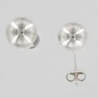 Ett par örhängen, Ø ca 7mm, 925/1000, silver Vikt: 1,6 g