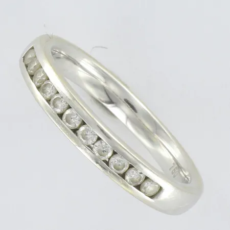 Ring vitguld med 11 vita stenar sliten stl ca 16¼ 18K 3,3g 