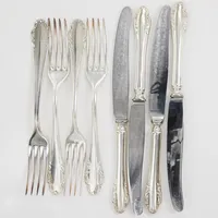 4 Bordsgafflar, 18,2cm, 4 Bordsknivar,  21,5cm, blad i rostfritt stål, modell Haga, silver 830/1000, 336,1g Vikt: 336,1 g