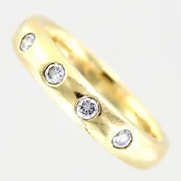 Ring med diamanter ca 5 x 0,04ct, stl 16½, bredd 3,7mm, GFAB, 18K Vikt: 4,5 g