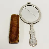 Spegel defekt glas, borste med lös borst, GM, kattfot, år 1850 och 1851, bruttovikt 358,2, silver. Vikt: 358,2 g