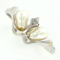 Ring, med biwapärlor samt diamant, 0,01ct, stl 16½, vitguld, 18K  Vikt: 2,5 g