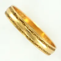 Ring, stl 19, bredd 3mm, gravyr, 18K Vikt: 1,7 g