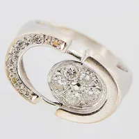 Ring, Ø15¼, diamanter 5 x ca 0,04ct, 6 x ca 0,005ct, briljantslipade, vitguld, 18K Vikt: 5,1 g