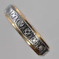 Ring med diamanter 0,05ctv enligt gravyr, stl 16¾, bredd 4 mm, vitguld/rödguld, 18K. Vikt: 3,6 g