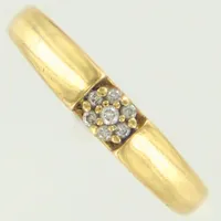 Ring med diamanter ca 0,04ctv, stl 16¾, bredd ca 1,5-3,5mm, GHA. 18K  Vikt: 2,6 g
