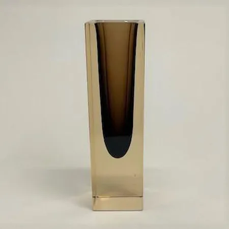 Vas, höjd 15cm, bredd 4,5cm, Alessandro Mandruzzato, Murano, 1960-70-tal, rökfärgat glas med underfång i brunt, lätta repor i botten osignerad Vikt: 0 g