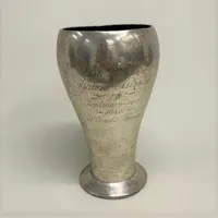 Vas, höjd 24cm, CG Hallberg, Stockholm år 1910, gravyr, kraftiga bucklor. 830/1000 silver Vikt: 482 g