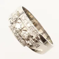 Ring vitguld med diamanter, totalt 0,29ct enligt gravyr, stl 18¼, bredd 3-8mm, Guldvaruaktiebolaget G. Dahlgren & Co Ab, år 1970, 18K Vikt: 6,3 g