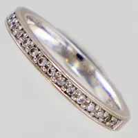 Ring med diamanter totalt ca 0,15ctv enligt gravyr, stl 16¾, bredd 2,5mm, vitguld, BÖS. 14K Vikt: 3,4 g