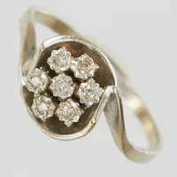 Ring, åttkantslipade diamanter 7xca0,01ct, Ø19, bredd:1-10mm, vitguld, 18K. Vikt: 2,6 g