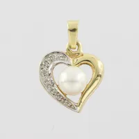 Hänge hjärta med pärla och några minidiamanter, höjd utan ögla ca 11mm, 18k  Vikt: 1,5 g