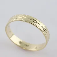 Ring  mönstrad, stl19 2/3 mm, bredd ca 3,9 mm, 14k Vikt: 2,8 g