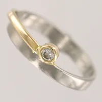Ring med diamant ca 1x0,05ct, Lindquists Guldsmedsverkstad Thor år 1964, graverad, stl: 17 ¼, 18K Vikt: 3,2 g