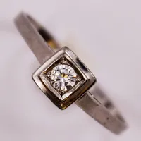 Ring, diamant 0,12ct enligt gravyr, Ø18½, 18K 2,5g.