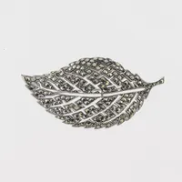 Brosch löv med markasiter , längd 6 cm, silver 835/1000 Vikt: 12,1 g