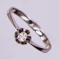 Ring vitguld med diamant ca 1x0,10ct, stl: 19½, bredd: ca 3-6mm, 14K Vikt: 1,8 g