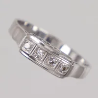 Ring, stl 17¼, diamanter 4x ca 0,01ct, bredd 2-4,6mm, år 1956, vitguld 18K   Vikt: 2,8 g