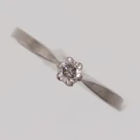 Ring med diamant, stl 17¼, diamant 1x ca 0,12ct, gravyr, vitguld 18K  Vikt: 2,5 g