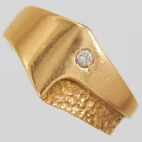 Ring, vit sten, Ø18¾, bredd:4,5-11mm, 18K Vikt: 6,6 g