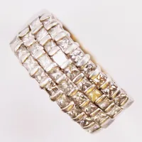 Ring, princesslipade diamanter 36x ca 0,04ct, totalt ca 1,44ctv, en naggad diamant, Ø17¼, bredd:8mm, 18K 7,1g.