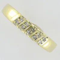 Ring med 10 diamanter ca 0,005ct/st, stl 17½, bredd 3-4 mm, 18K 2,5g Vikt: 2,5 g