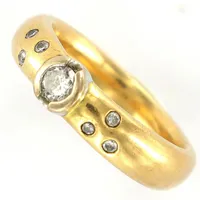 Ring med diamanter 0,30ct, TCr/I, stl 17¼, bredd 4mm, 18K, 9g Vikt: 9 g
