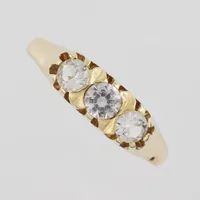 Ring med vita stenar, stl 19mm, bredd 1,6-5,5mm, Guldvaruaktiebolaget G. Dahlgren & Co AbMalmö 1953, 18k Vikt: 3,4 g