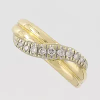Ring med diamanter enligt inskription 0,20ct, stämplad GFAB, stl 18½mm, bredd 2,3-6,9mm, 18k Vikt: 4,1 g