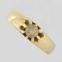 Ring med vit sten, stl 17½mm, bredd 2,6-5,4mm, Guldvaruaktiebolaget G. Dahlgren & Co Ab Malmö 1943, 18k Vikt: 3,3 g