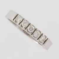 Ring med diamanter ca 5x0,05ct enligt inskription P0,25ct, stl 17¼mm, bredd 3,1mm, Schalins Ringar AB , 18k vitguld Vikt: 4,4 g