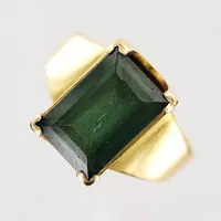 Ring, grön sten, stl 17¾, bredd 3-13,5mm, nagg på sten, 18K. Vikt: 6 g