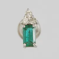Örhänge, enstaka, briljantslipade diamanter 3 x ca0,02ct smaragdslipad smaragd, vitguld 18K  Vikt: 1 g