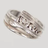 Ring, stl 17¼, bredd 3,8-12,4mm, delvis genombruten dekor, smärre bruksslitage, Silver 925/1000  Vikt: 5,3 g