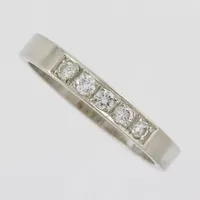 Ring med diamanter ca 5x0,05ct, stl 19mm, bredd 3,4mm, Andersson & Hedberg Ab Karlstad 1967, 18k vitguld Vikt: 5 g
