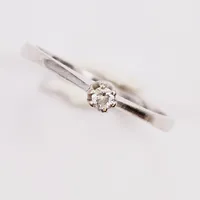 Ring, diamant 0,05ct enligt gravyr, Ø17¼, 18K 2,1g.