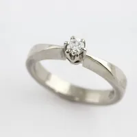 Ring med diamant ca 0,15ct, stl 17 mm, bredd ca 3,1 mm, Guldsmedsmästarn i Göteborg AB 2009 , 18k vitguld Vikt: 6,6 g